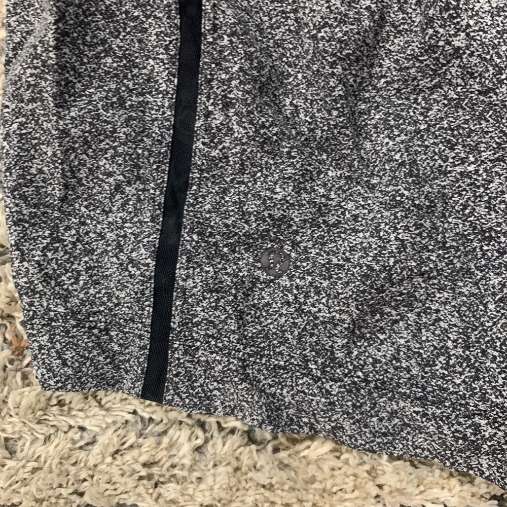 Lululemon - Picture 2 of 5